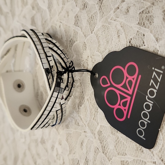paparazzi Jewelry - Paparazzi Urban White & Silver Twist Wrap